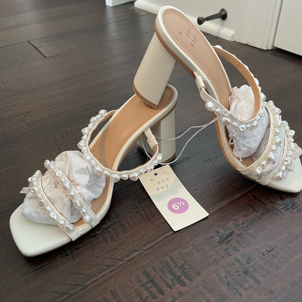 NWT A New Day Stacy Heels
